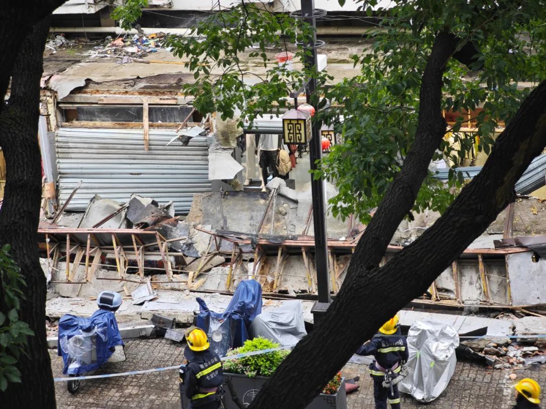 事发上海!七宝老街商铺店招坍塌!官方通报 事发上海!七宝老街商铺店招坍塌!官方通报