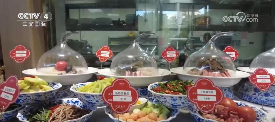 “苏超”热度攀升释放消费新活力 一场球赛成为撬动文旅的“金钥匙” “苏超”热度攀升释放消费新活力 一场球赛成为撬动文旅的“金钥匙”