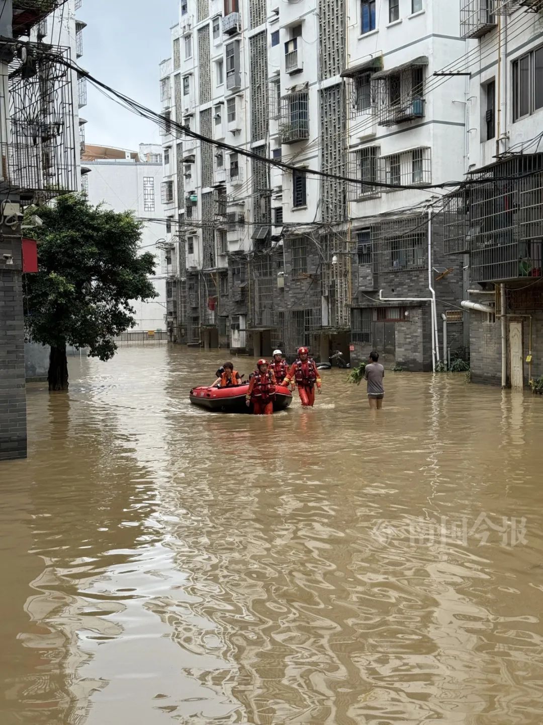 出现双洪峰后，柳江洪水退速缓慢！这些地方仍有暴雨、大暴雨……