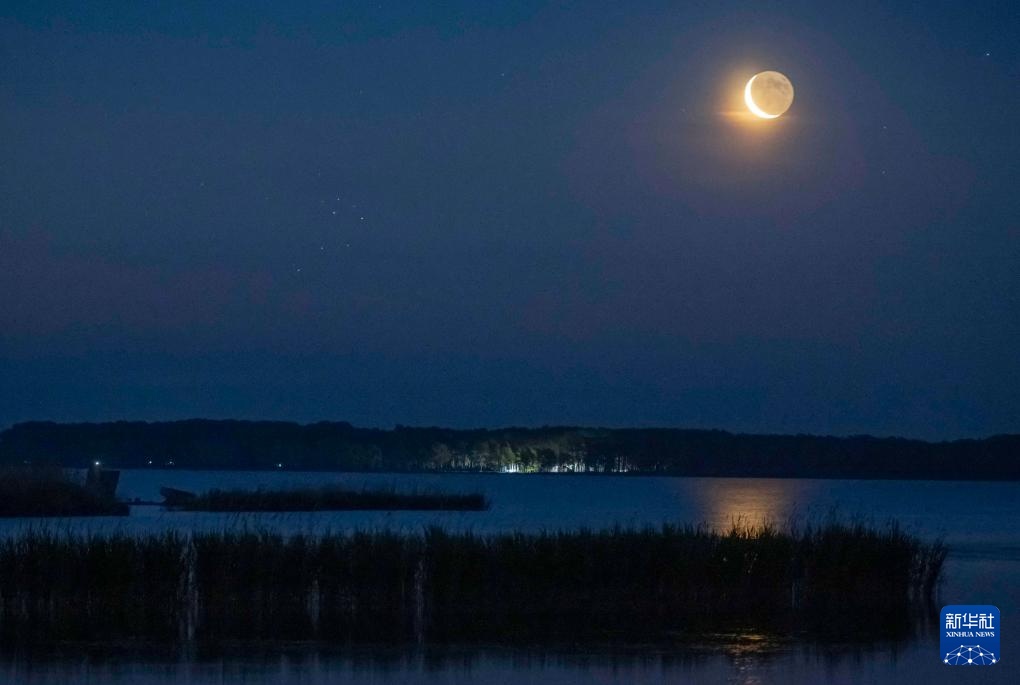 星空相册|昴星团伴月 天宇上演“星月对话” 星空相册|昴星团伴月 天宇上演“星月对话”