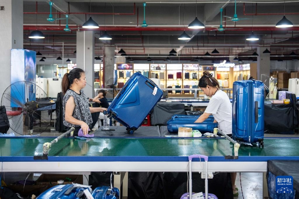 湖南蓝山:小镇崛起“箱包城” 湖南蓝山:小镇崛起“箱包城”