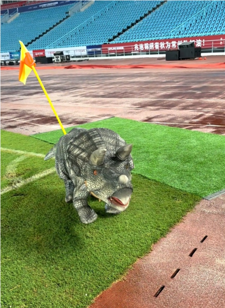 常州输球“小恐龙”被气晕抬走?恐龙园回应:系机械恐龙表演时故障 常州输球“小恐龙”被气晕抬走?恐龙园回应:系机械恐龙表演时故障