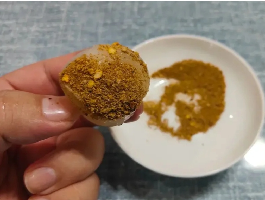 最近，深圳人的大拇指都是黑的