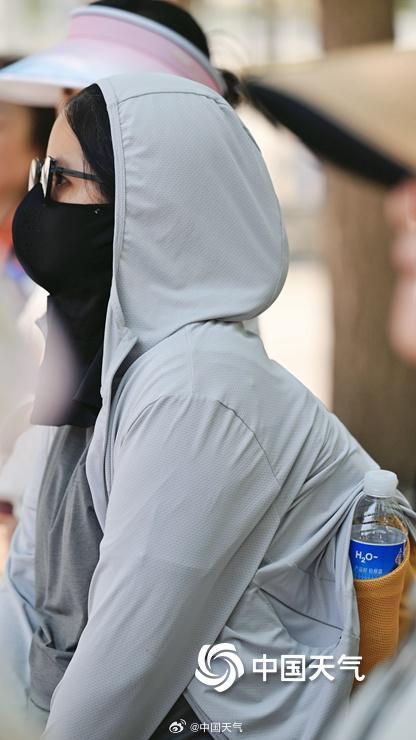 38℃！北京高温橙色预警中 看街头防暑众生相