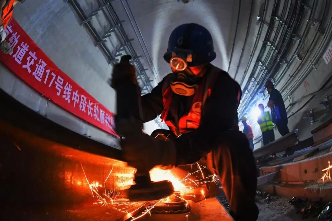 重要节点今日打通!北京地铁17号线中段实现长轨贯通,今年底有望全线贯通运营 重要节点今日打通!北京地铁17号线中段实现长轨贯通,今年底有望全线贯通运营