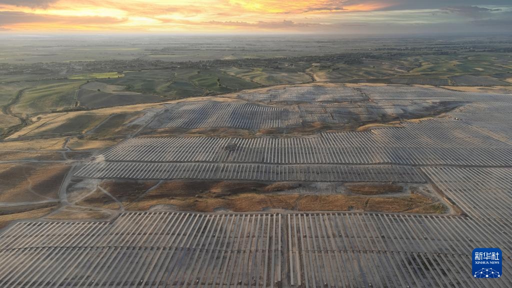 探访中企承建的乌兹别克斯坦布卡光伏项目 探访中企承建的乌兹别克斯坦布卡光伏项目