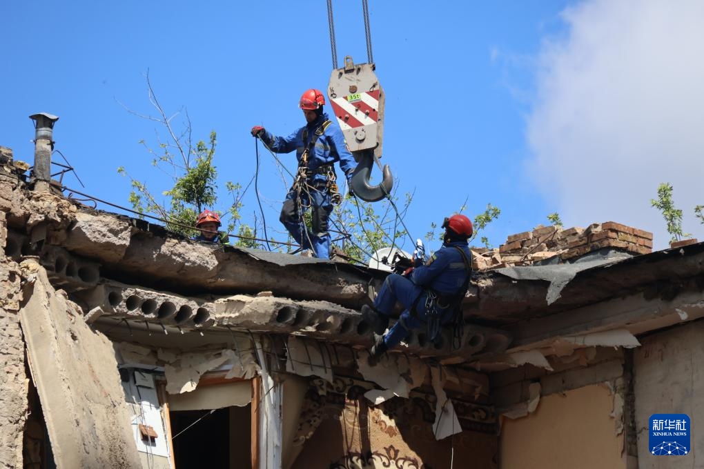 乌首都基辅遭空袭至少6人死亡 乌首都基辅遭空袭至少6人死亡