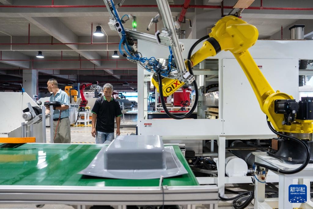 湖南蓝山:小镇崛起“箱包城” 湖南蓝山:小镇崛起“箱包城”