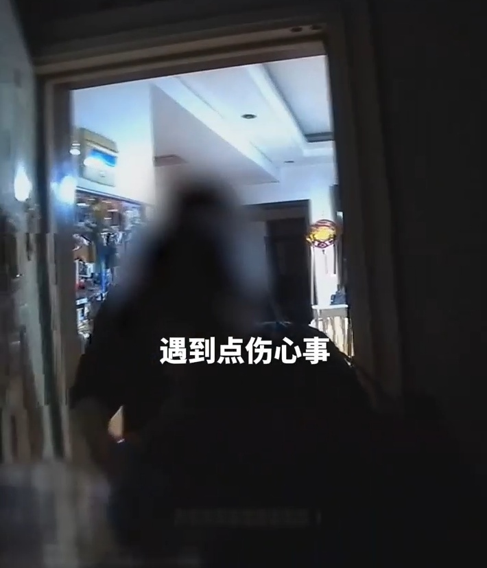 明天会好的!深夜桥边,25岁姑娘崩溃大哭...民警的“举肩之劳”,好暖! 明天会好的!深夜桥边,25岁姑娘崩溃大哭...民警的“举肩之劳”,好暖!