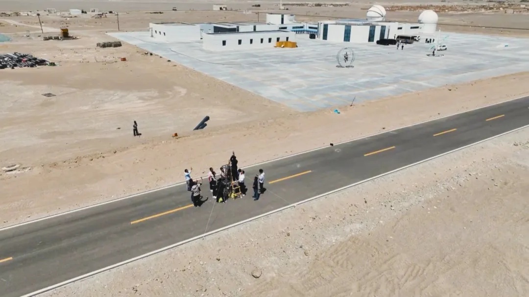 河北中学生“手搓”火箭,成功“上天”→ 河北中学生“手搓”火箭,成功“上天”→