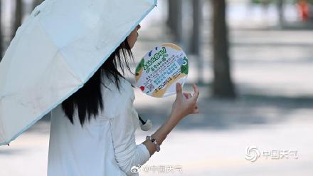 38℃！北京高温橙色预警中 看街头防暑众生相