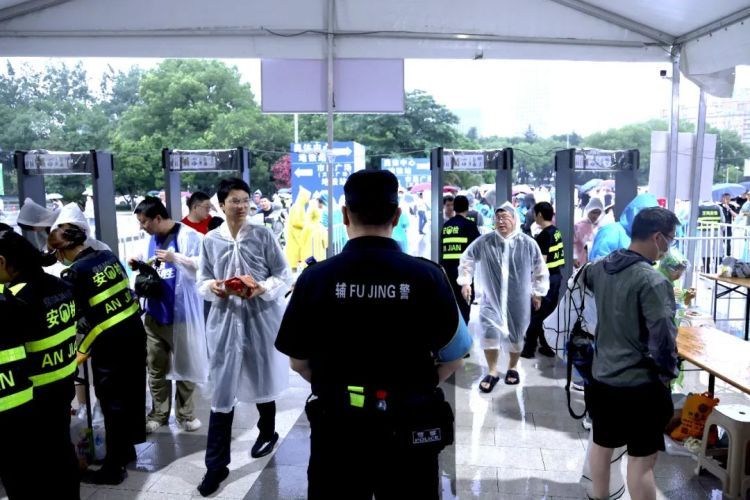 零容忍!105名“苏超”“黄牛”落网 零容忍!105名“苏超”“黄牛”落网