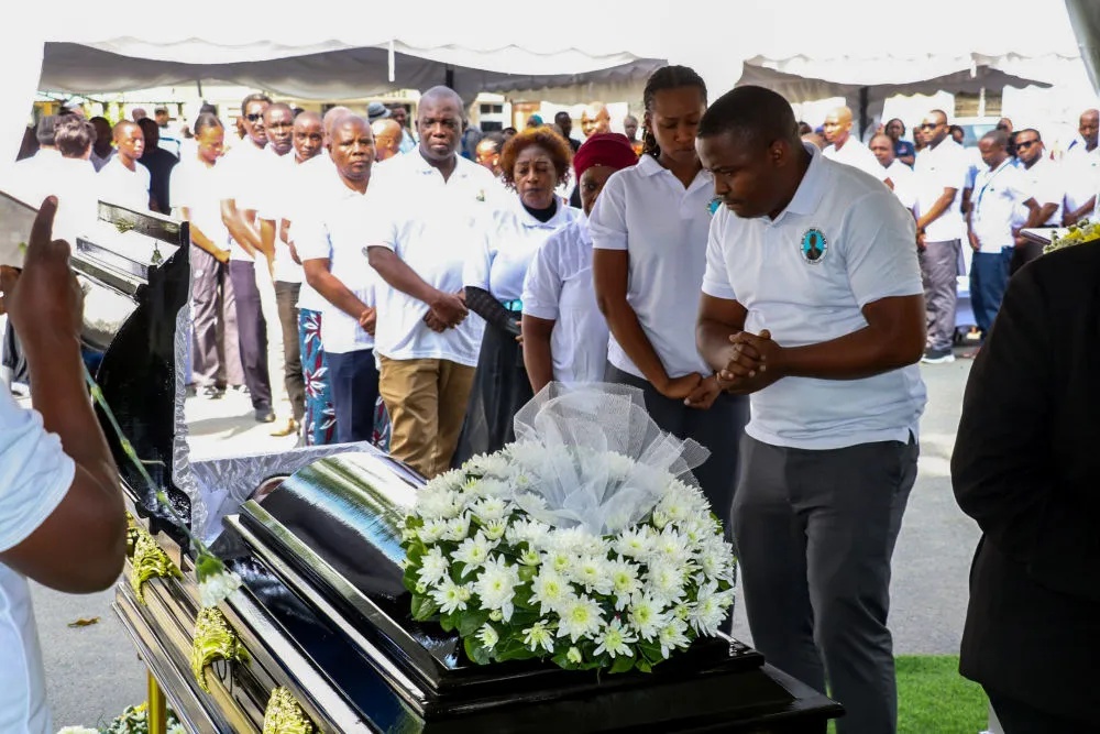 援外医生救人时牺牲,年仅38岁…… 援外医生救人时牺牲,年仅38岁……