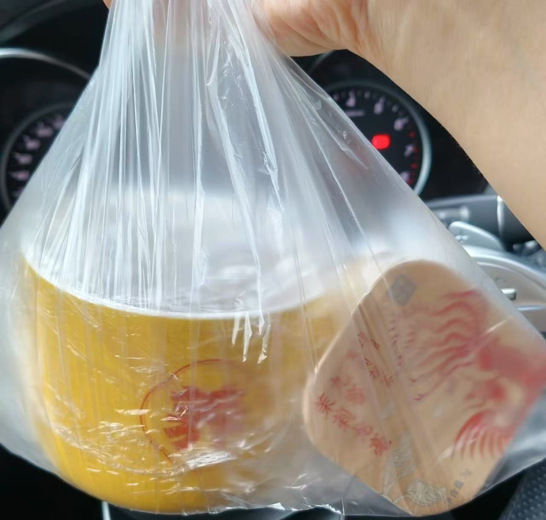 奈雪小盒茶内喝出整只青蛙?当事人:太恶心了,差点喝进嘴里 奈雪小盒茶内喝出整只青蛙?当事人:太恶心了,差点喝进嘴里