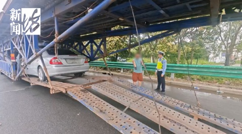 上海高速惊现52米“贪吃车”!民警惊了:你这不是火车啊! 上海高速惊现52米“贪吃车”!民警惊了:你这不是火车啊!