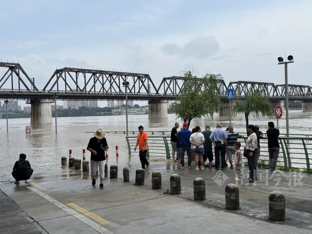 出现双洪峰后，柳江洪水退速缓慢！这些地方仍有暴雨、大暴雨……