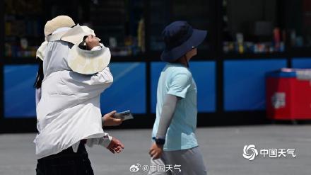 38℃！北京高温橙色预警中 看街头防暑众生相