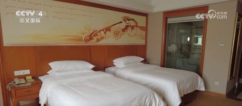 “苏超”热度攀升释放消费新活力 一场球赛成为撬动文旅的“金钥匙” “苏超”热度攀升释放消费新活力 一场球赛成为撬动文旅的“金钥匙”