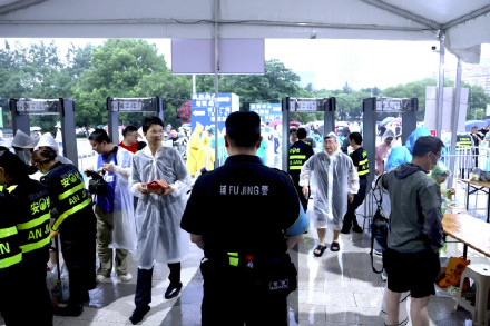 零容忍!江苏通报105名“苏超”黄牛落网 零容忍!江苏通报105名“苏超”黄牛落网