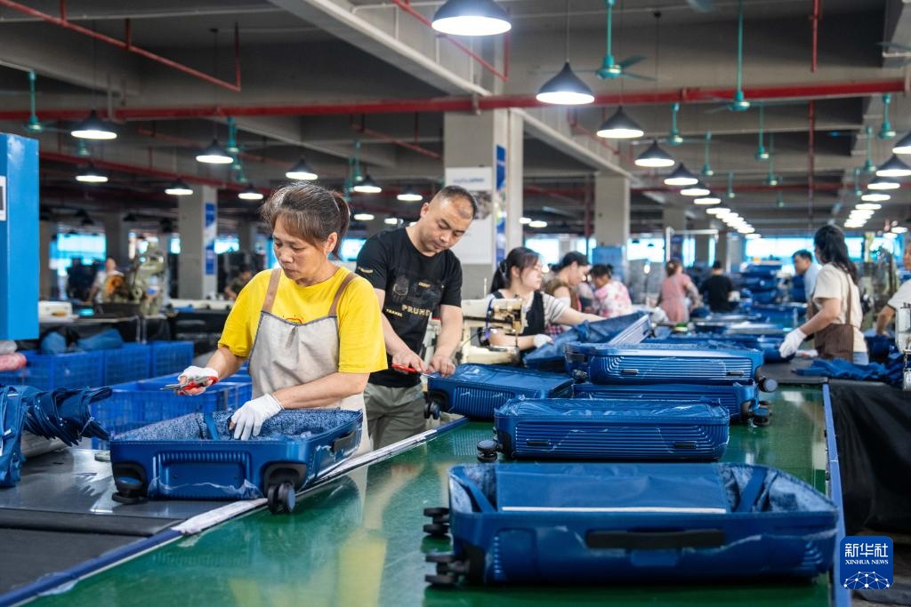 湖南蓝山:小镇崛起“箱包城” 湖南蓝山:小镇崛起“箱包城”