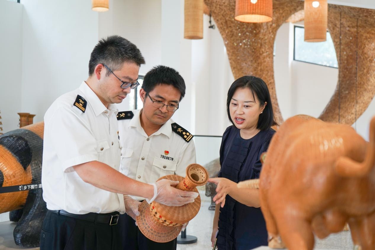 高质量发展看海关｜破“竹”而出，这项千年非遗如何从小小村落走向全球？