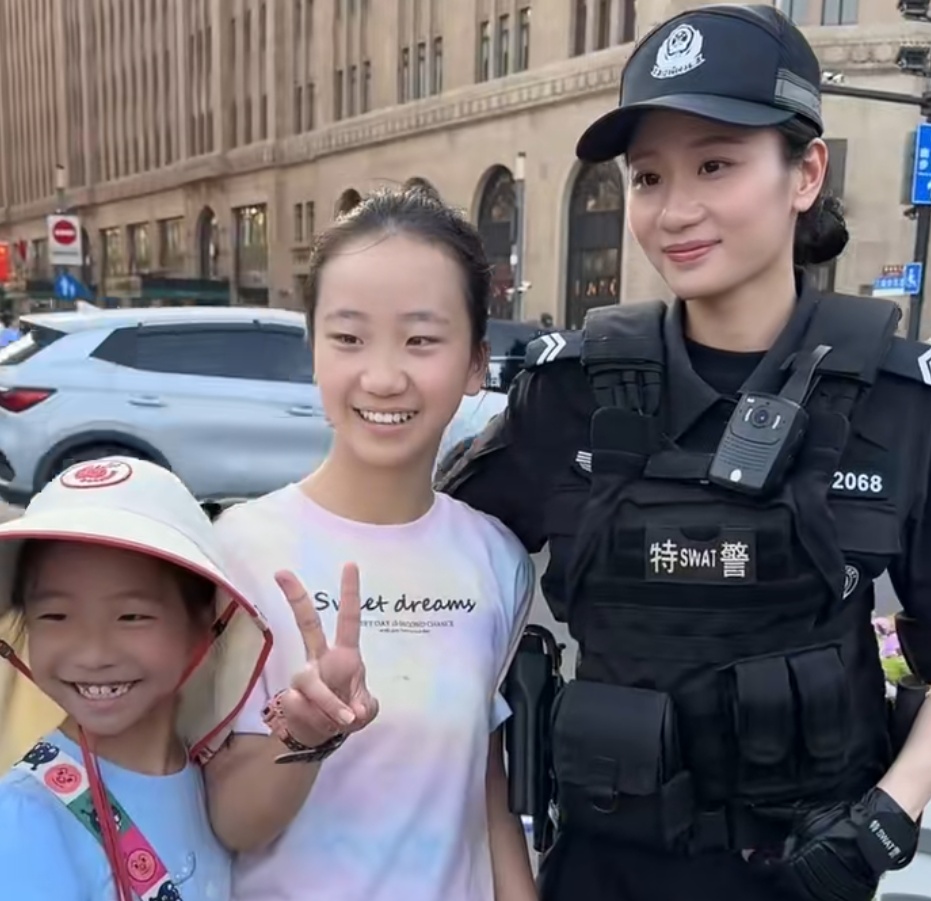 上海街头女特警刷屏！颜值太高，她还有隐藏实力...