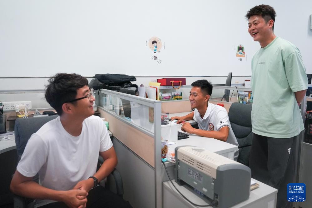 新华全媒+ | “苏超”凡人哥——体育老师卢志勇的足球梦