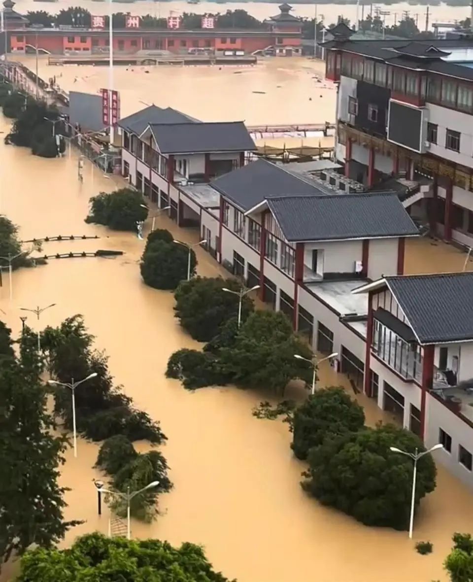 “村超”球场10分钟内淹没!贵州榕江部分区域紧急撤离 “村超”球场10分钟内淹没!贵州榕江部分区域紧急撤离