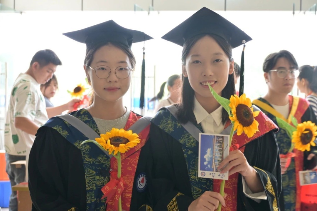 最用心毕业礼物!安徽一高校种向日葵送毕业生 最用心毕业礼物!安徽一高校种向日葵送毕业生