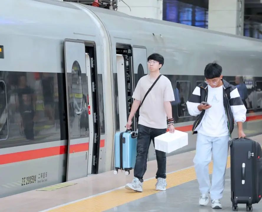 火车站再现“小白箱”！这次是……