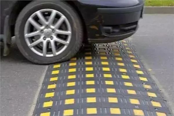 @驾驶人,这五个伤害轮胎行为你还在做吗? @驾驶人,这五个伤害轮胎行为你还在做吗?