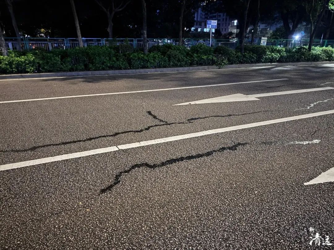 广州一小区楼被震歪?居民辟谣:一切正常!关于清远地震,这些都是假的→ 广州一小区楼被震歪?居民辟谣:一切正常!关于清远地震,这些都是假的→