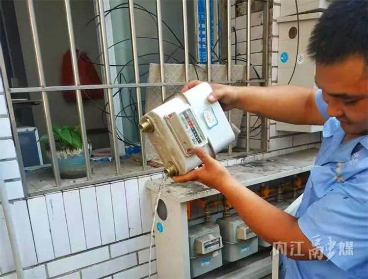 99户居民“爆表”！竟是租户误将自来水管接入燃气管……