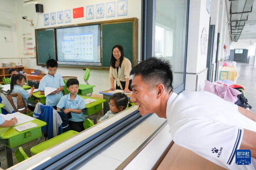 新华全媒+ | “苏超”凡人哥——体育老师卢志勇的足球梦