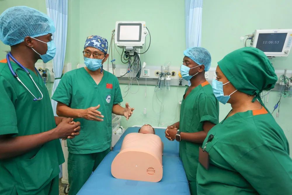 张军桥医生在坦桑尼亚救人英勇牺牲,外交部回应 张军桥医生在坦桑尼亚救人英勇牺牲,外交部回应