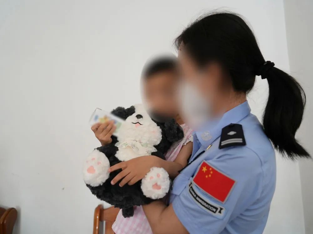 别人的朋友圈是诗和远方,这些缉毒女警的是…… 别人的朋友圈是诗和远方,这些缉毒女警的是……