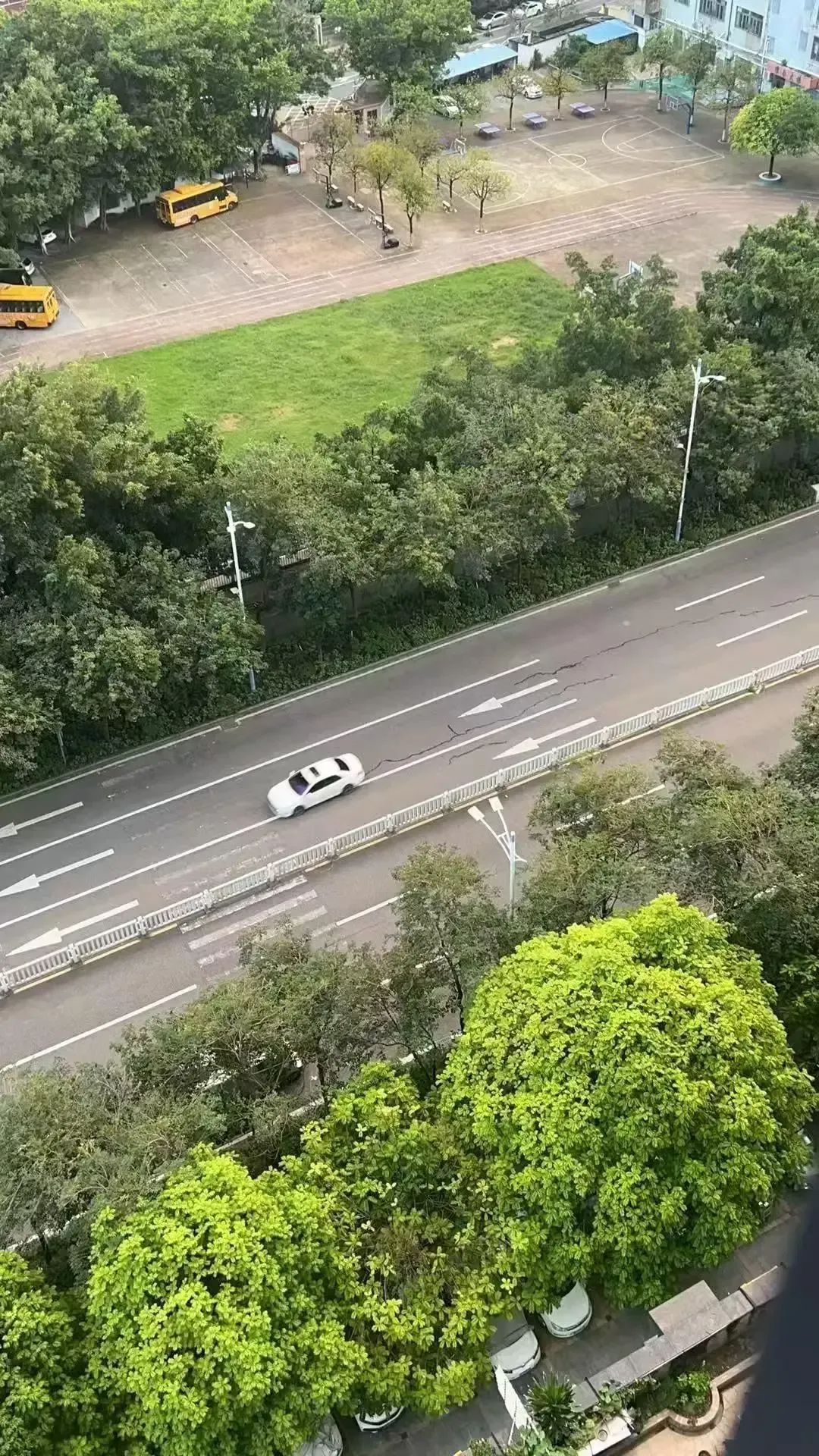 广州一小区楼被震歪?居民辟谣:一切正常!关于清远地震,这些都是假的→ 广州一小区楼被震歪?居民辟谣:一切正常!关于清远地震,这些都是假的→