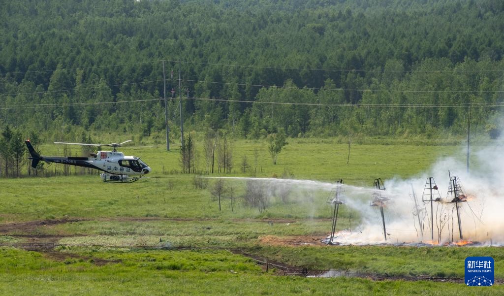 “应急使命·2025”原始林区重特大森林火灾扑救演习在大兴安岭举行 “应急使命·2025”原始林区重特大森林火灾扑救演习在大兴安岭举行