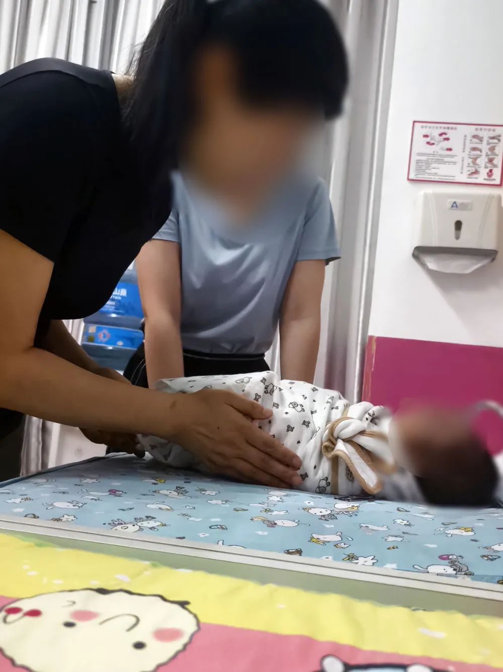 别人的朋友圈是诗和远方,这些缉毒女警的是…… 别人的朋友圈是诗和远方,这些缉毒女警的是……