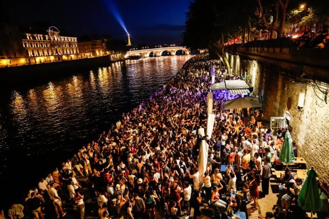 法国音乐节期间145人被不明注射器刺伤,警方拘留12名嫌疑人 法国音乐节期间145人被不明注射器刺伤,警方拘留12名嫌疑人