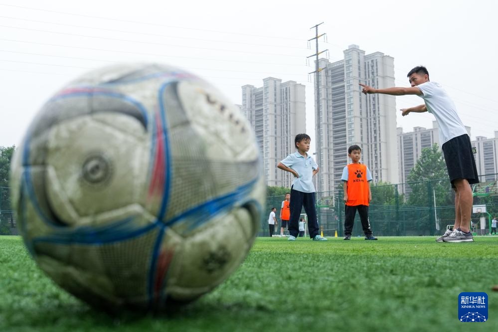 新华全媒+ | “苏超”凡人哥——体育老师卢志勇的足球梦