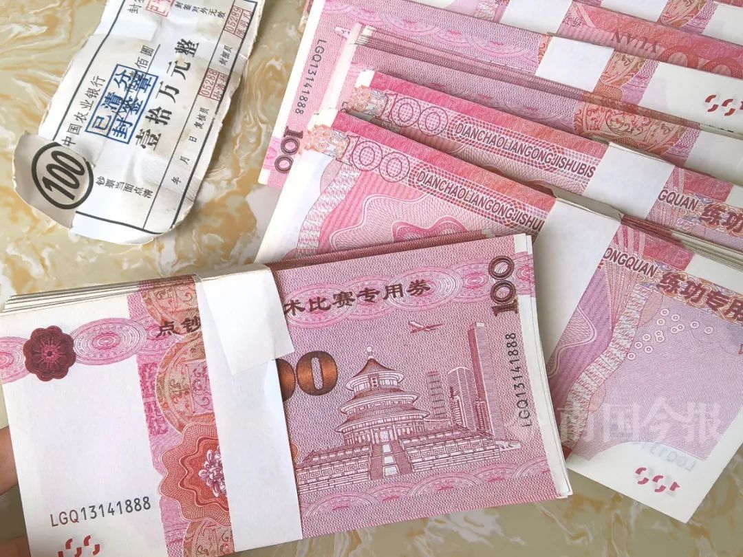 柳州深夜清淤有人捡到“10万元现金”,警方回应 柳州深夜清淤有人捡到“10万元现金”,警方回应