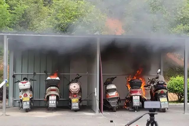 电动自行车防火须知:别让“便捷”变“隐患”! 电动自行车防火须知:别让“便捷”变“隐患”!