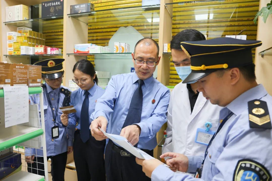 一次急救牵出毒案，诊所医生违规开药成毒品源头