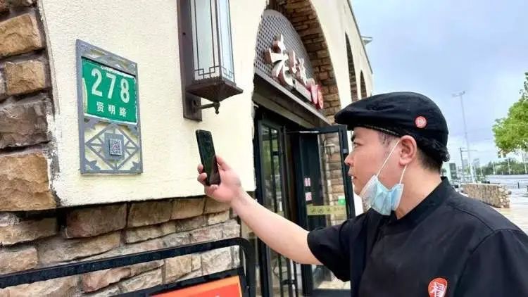 扫二维码就能在上海申请外摆位!全市目前有479处特色设摊点 扫二维码就能在上海申请外摆位!全市目前有479处特色设摊点