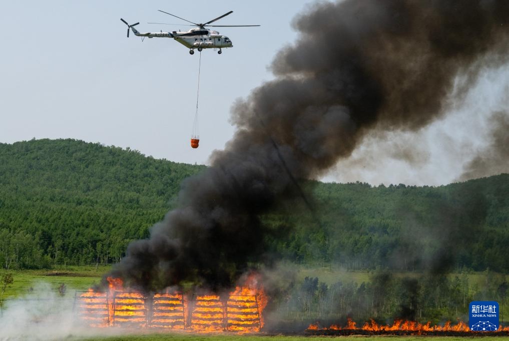 “应急使命·2025”原始林区重特大森林火灾扑救演习在大兴安岭举行 “应急使命·2025”原始林区重特大森林火灾扑救演习在大兴安岭举行