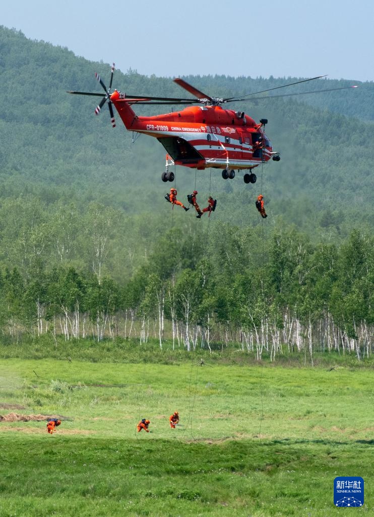“应急使命·2025”原始林区重特大森林火灾扑救演习在大兴安岭举行 “应急使命·2025”原始林区重特大森林火灾扑救演习在大兴安岭举行