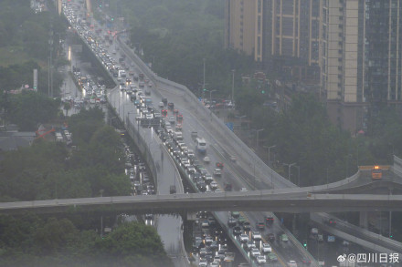 成都早八人集体堵车