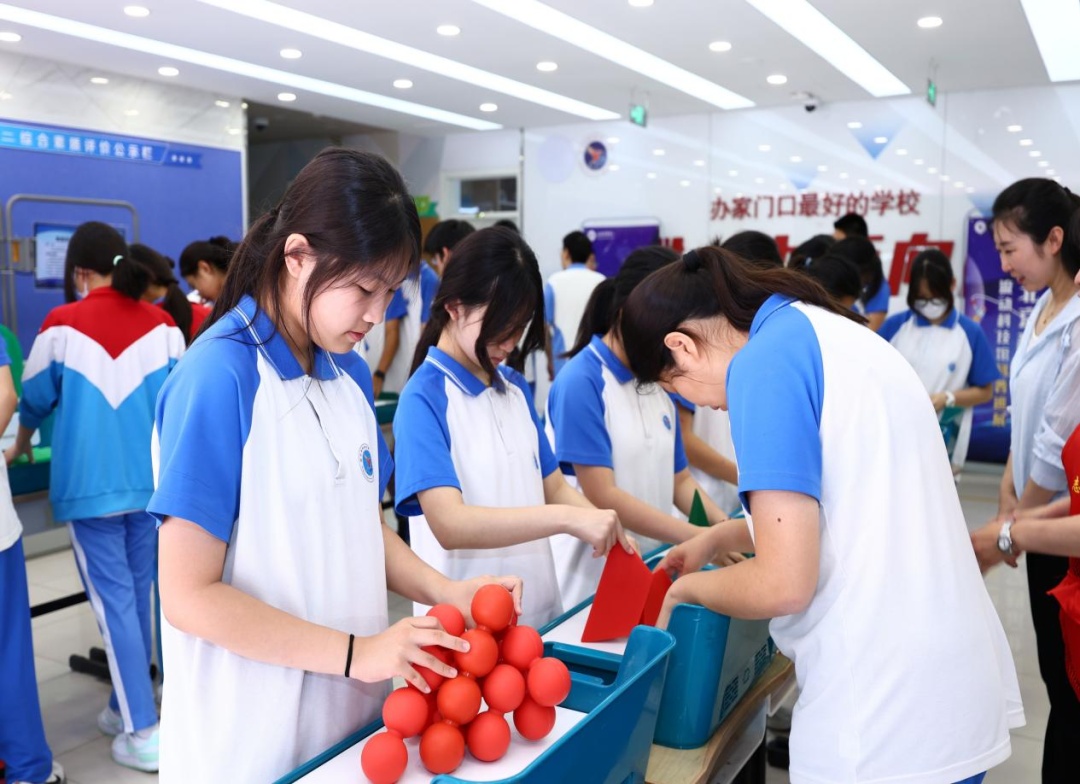 资讯动态丨北京科学中心流动科技馆走进怀柔区第一中学 资讯动态丨北京科学中心流动科技馆走进怀柔区第一中学