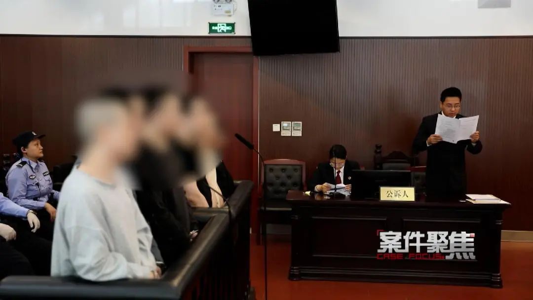 上海警方突袭抓获!一教育机构90多人被捕!上百名考生被骗 上海警方突袭抓获!一教育机构90多人被捕!上百名考生被骗